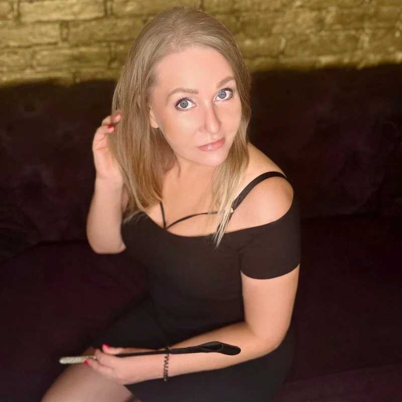 leaxSTAR — FansOnlyX creator profile