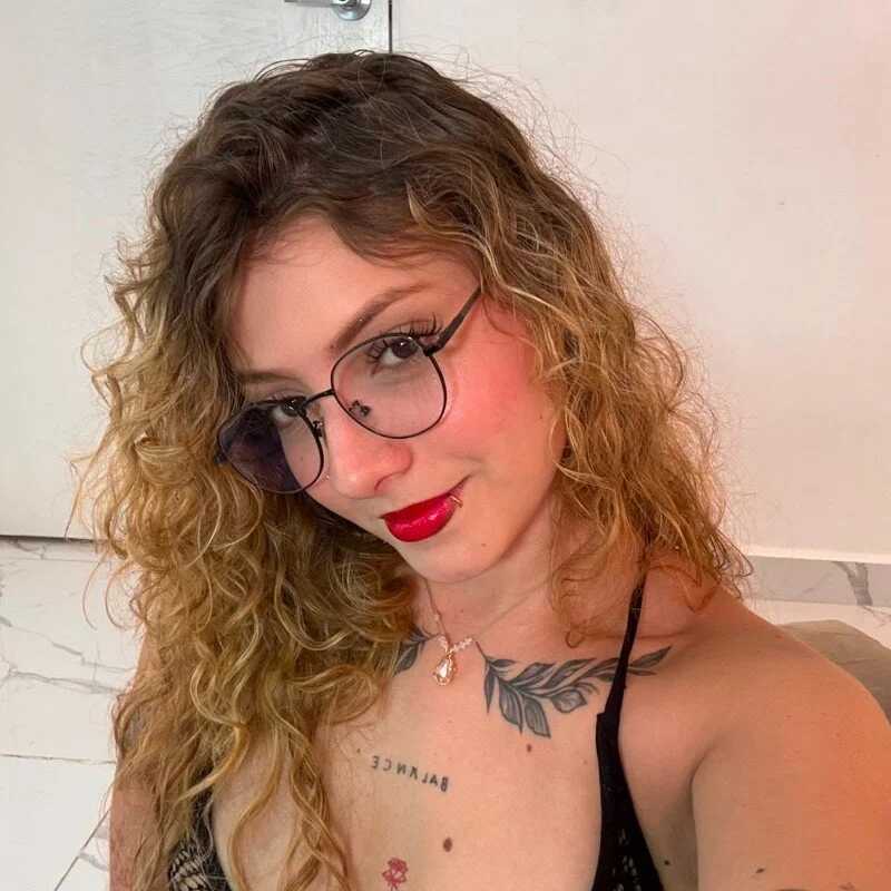 lili_rosie_ — FansOnlyX creator profile