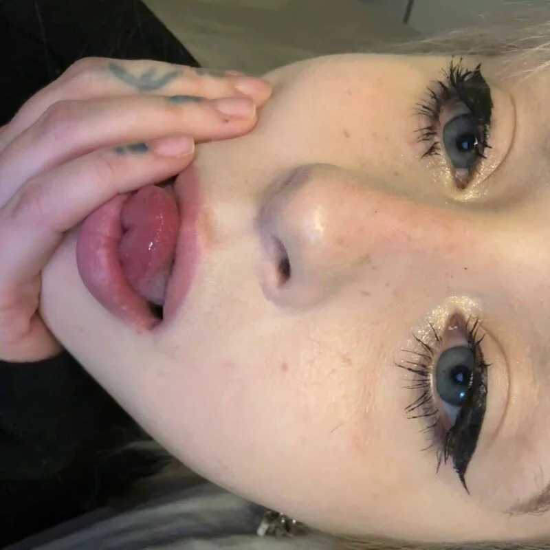 viviennedoll — FansOnlyX creator profile