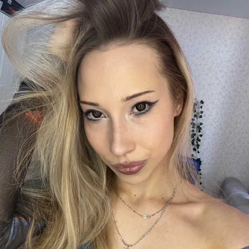 Emmarayder — FansOnlyX creator profile