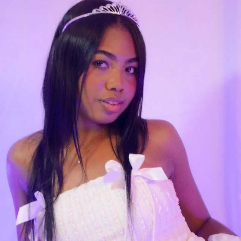 Aria_Rose1_ — FansOnlyX creator profile