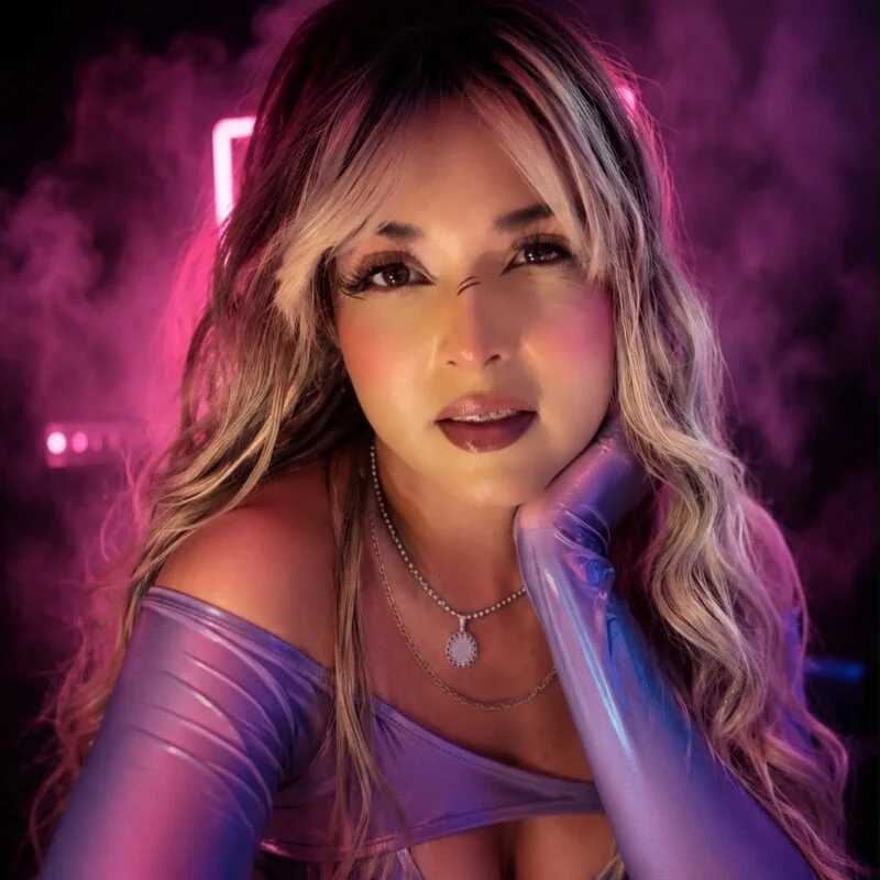 Ashly_Luxx — FansOnlyX creator profile