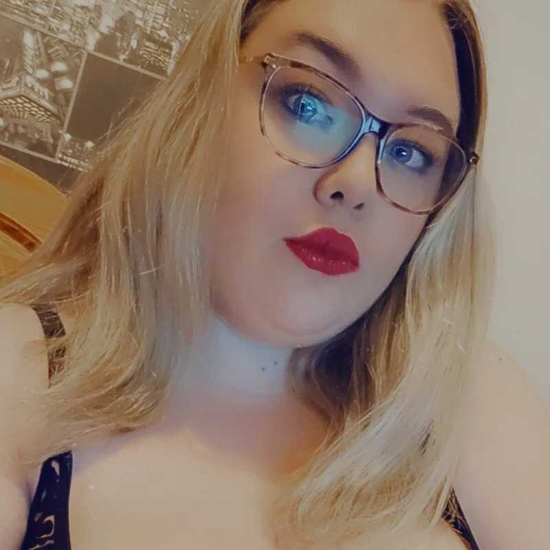 Sexycurvyemilyy — FansOnlyX creator profile