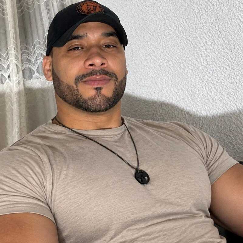 musclehetero — FansOnlyX creator profile
