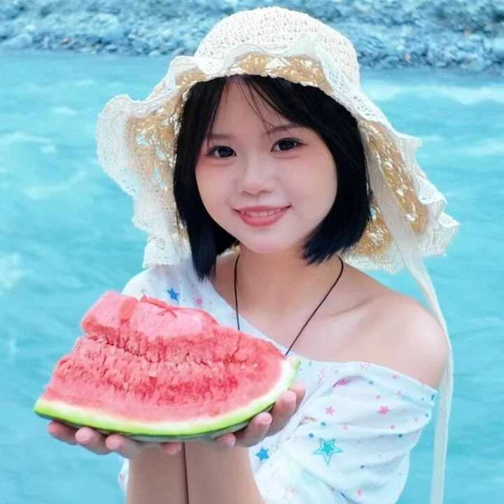 WenWen-06 — FansOnlyX creator profile