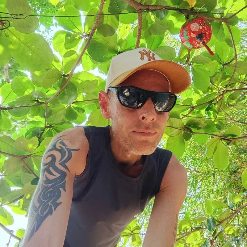 SkinnyWithAHugeDick — FansOnlyX creator profile