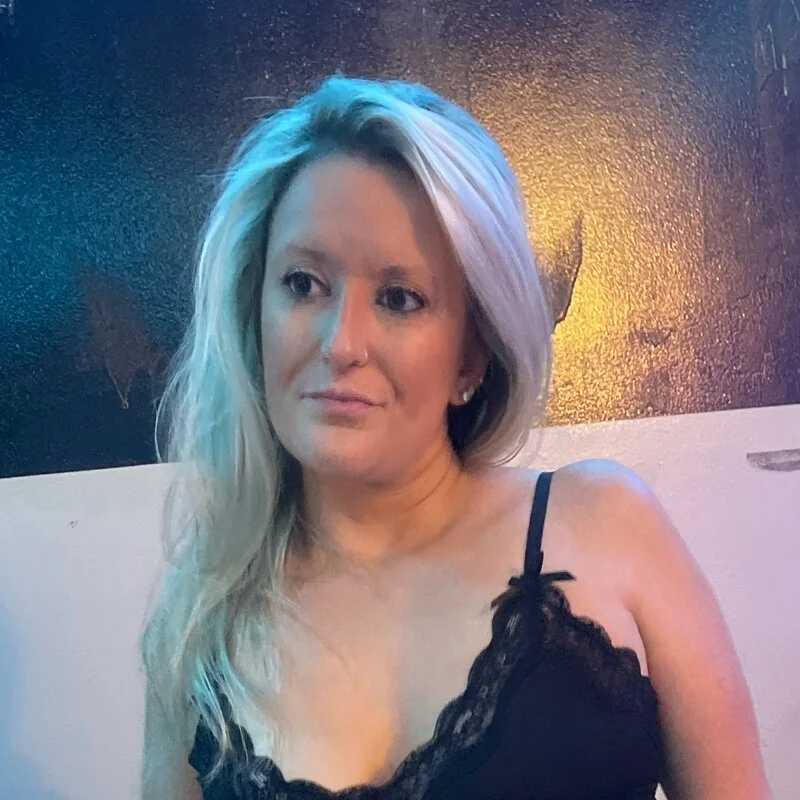 1Lustfully_yours — FansOnlyX creator profile