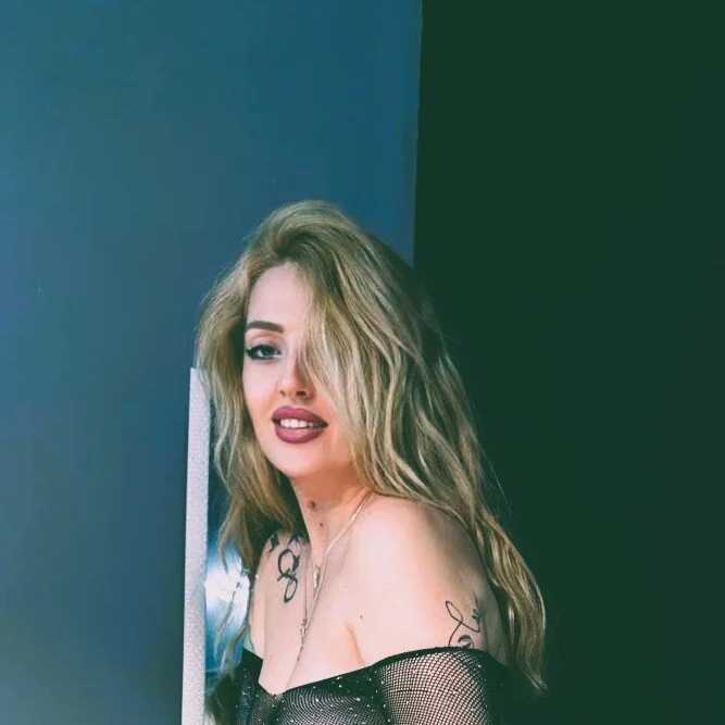 Quinn_Alessia_Xo — FansOnlyX creator profile