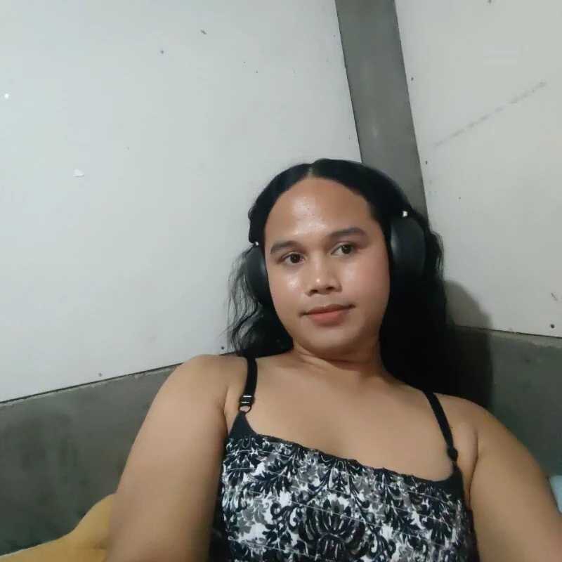 Nathalie_25 — FansOnlyX creator profile