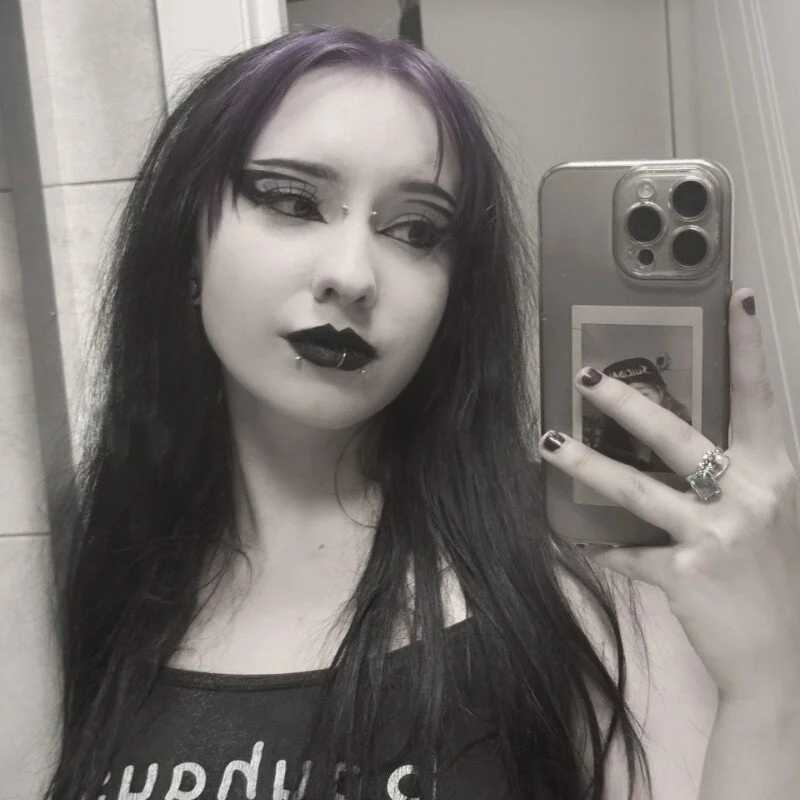 Nixelle — FansOnlyX creator profile