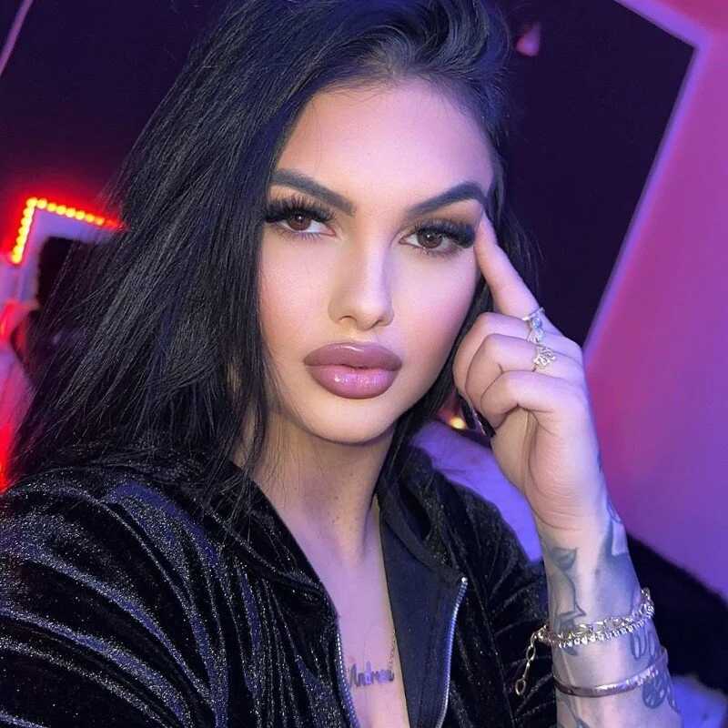 AliraNightvale — FansOnlyX creator profile
