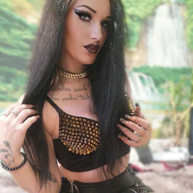 MiaMonroe69 — FansOnlyX creator profile