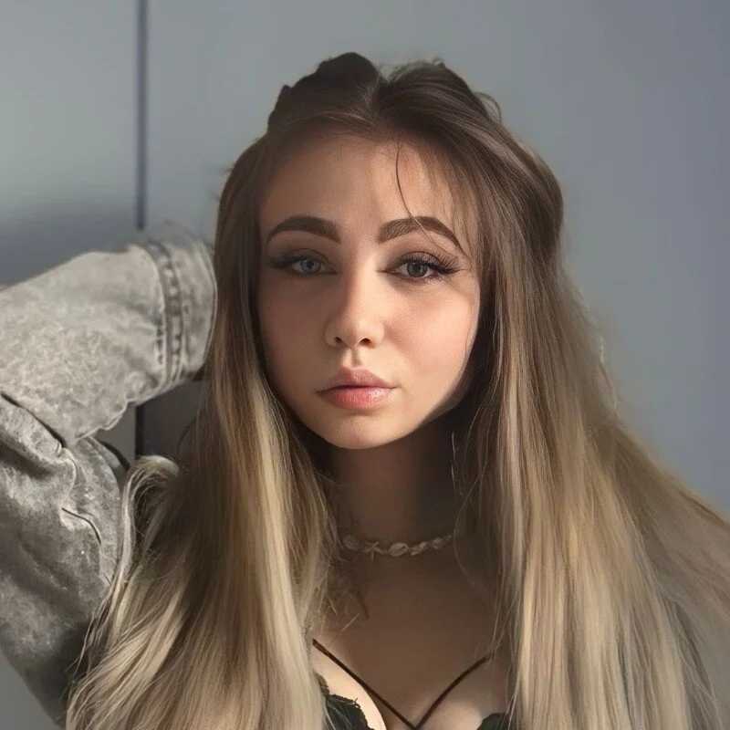 TeenLily — FansOnlyX creator profile