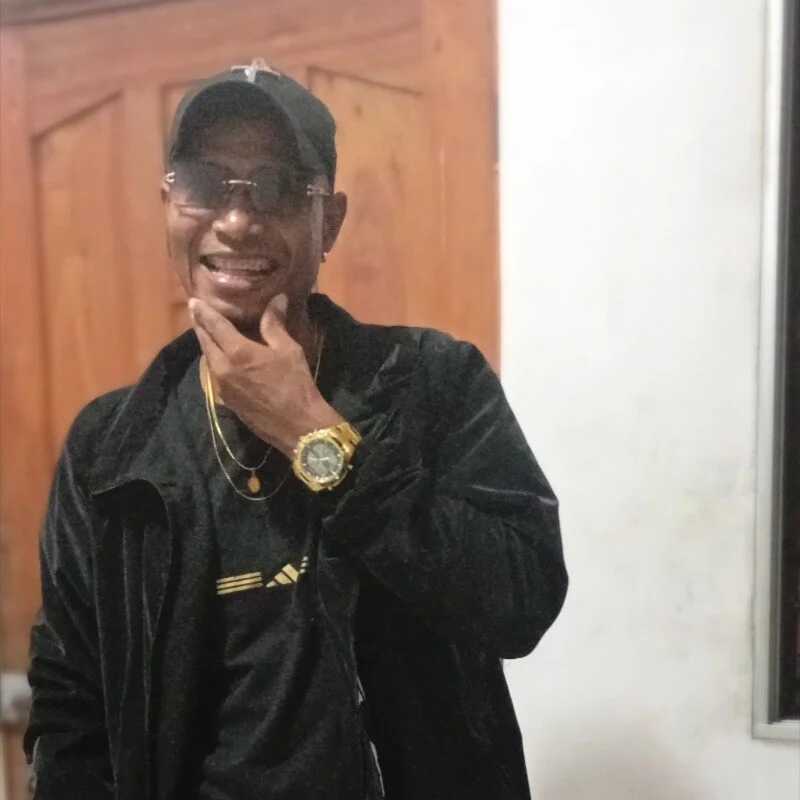 JairoR5 — FansOnlyX creator profile