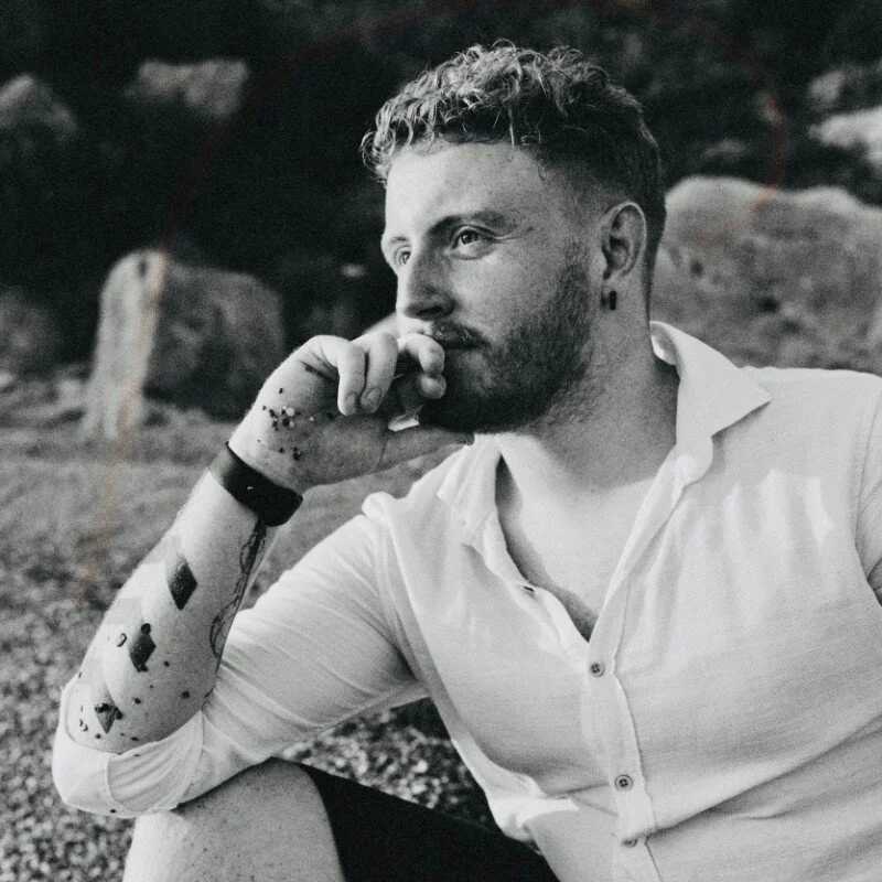 uktutor — FansOnlyX creator profile
