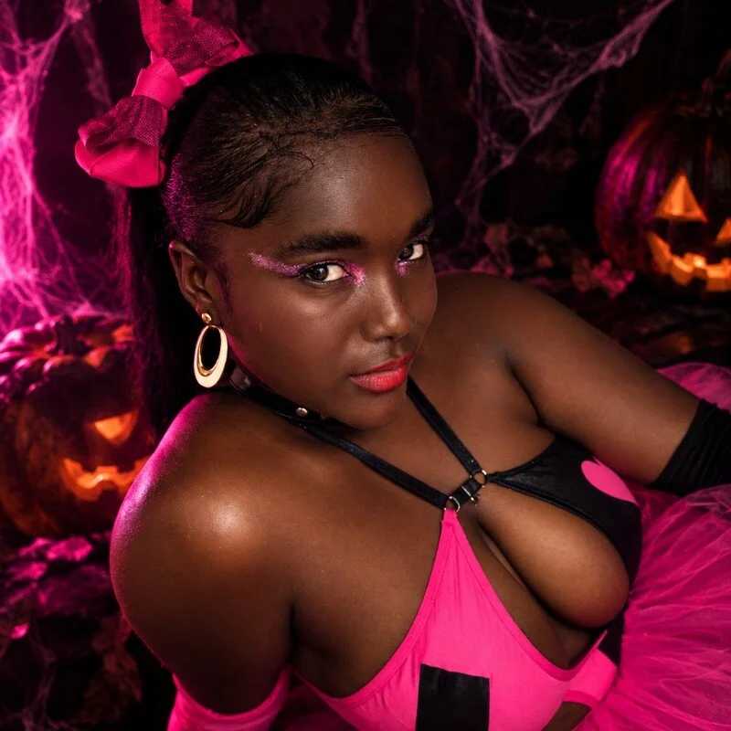 YHENDELYN_STONE — FansOnlyX creator profile