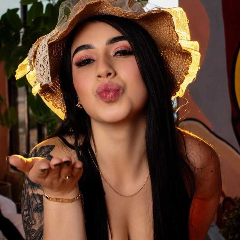 Valeria_restrepo — FansOnlyX creator profile