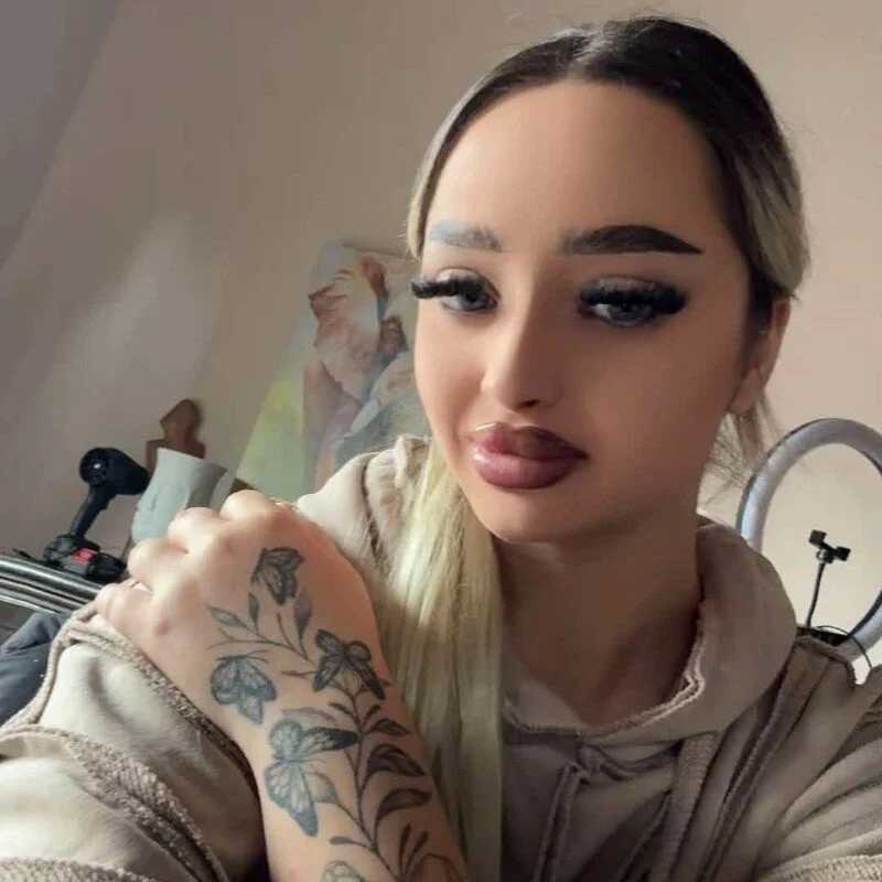 Barbie_Alessia — FansOnlyX creator profile