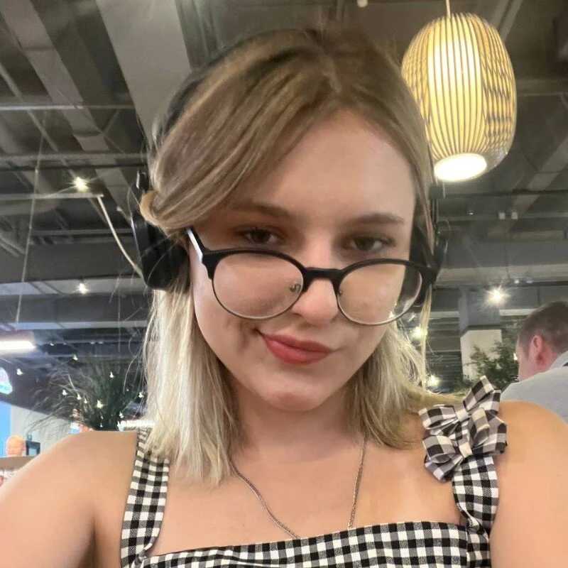 LeslieBloom — FansOnlyX creator profile