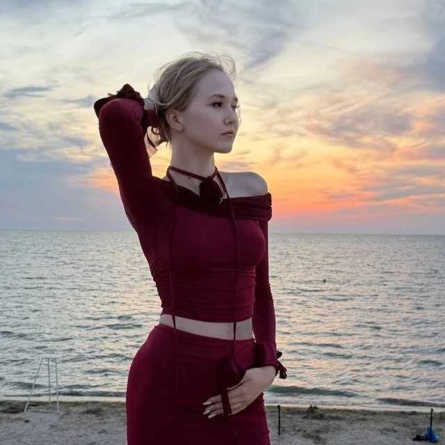 AdriannaBuzhardt — FansOnlyX creator profile