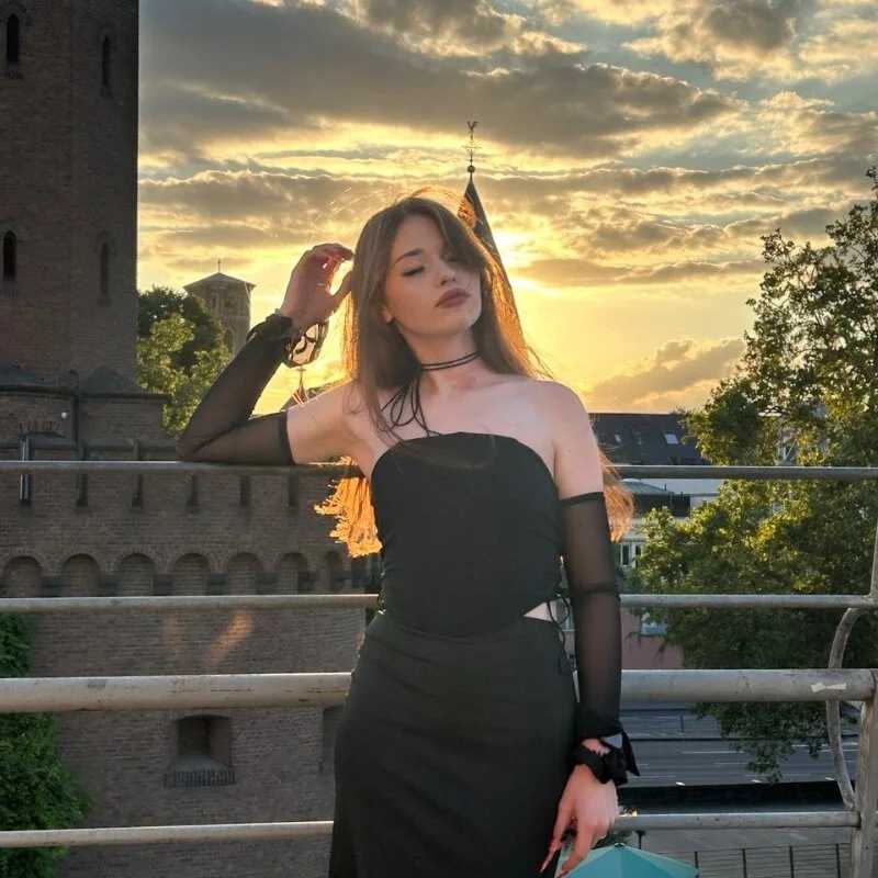 Veloraaaa — FansOnlyX creator profile