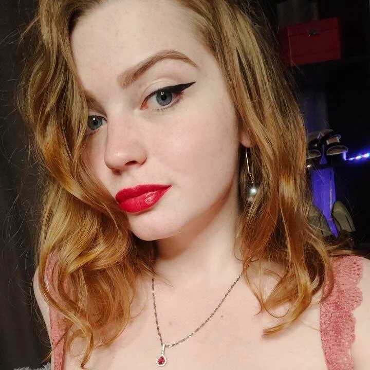 Busty_Redhead — FansOnlyX creator profile