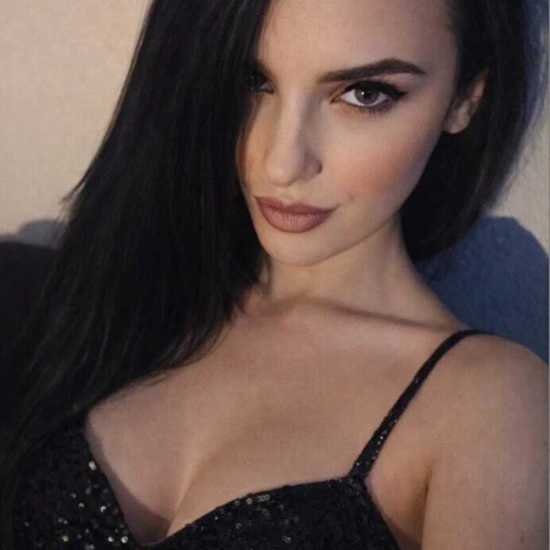 realzenia — FansOnlyX creator profile