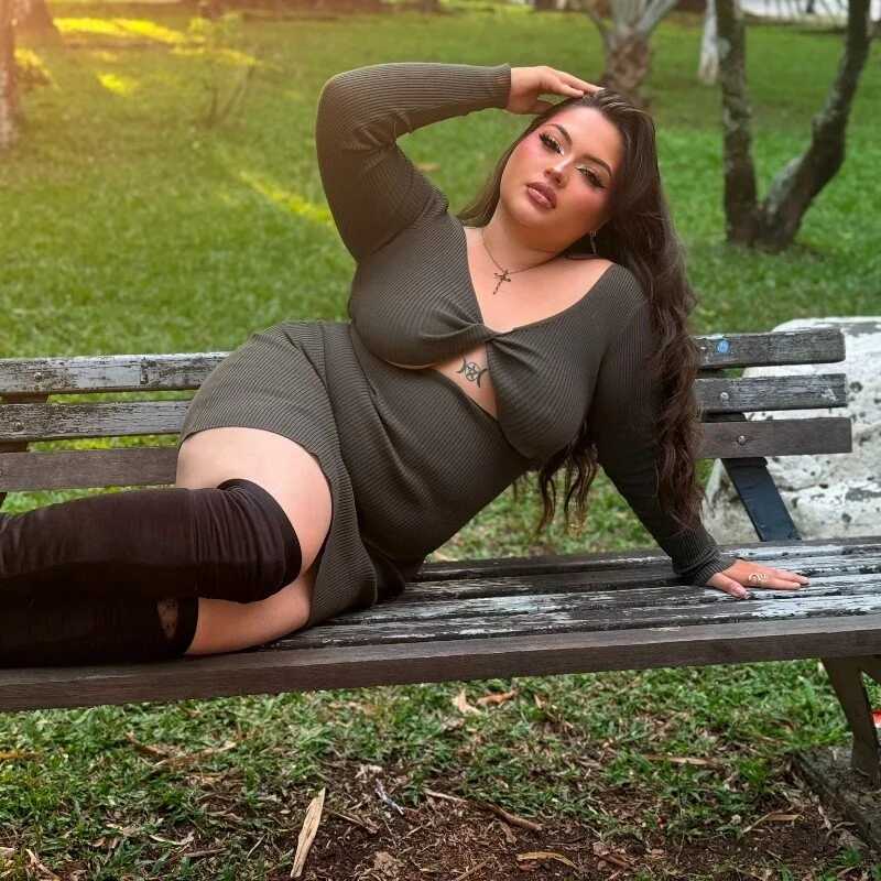 Tessa_Sinclaire — FansOnlyX creator profile