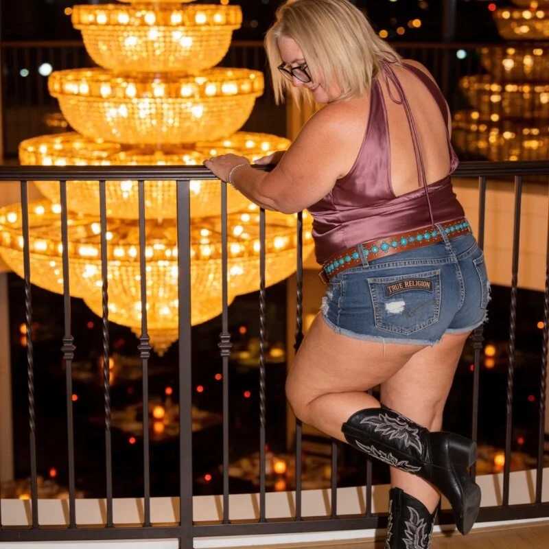 MoistCurveyChanel — FansOnlyX creator profile