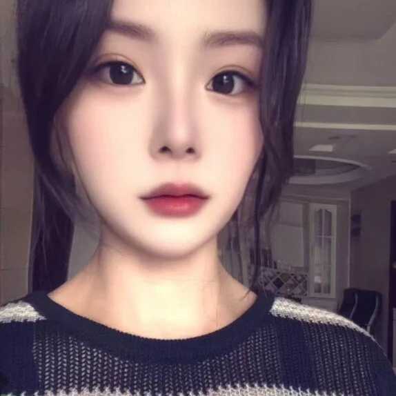 warm-01 — FansOnlyX creator profile