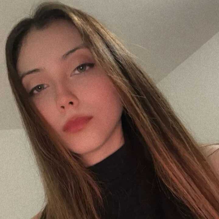 laura_rouss_tf — FansOnlyX creator profile
