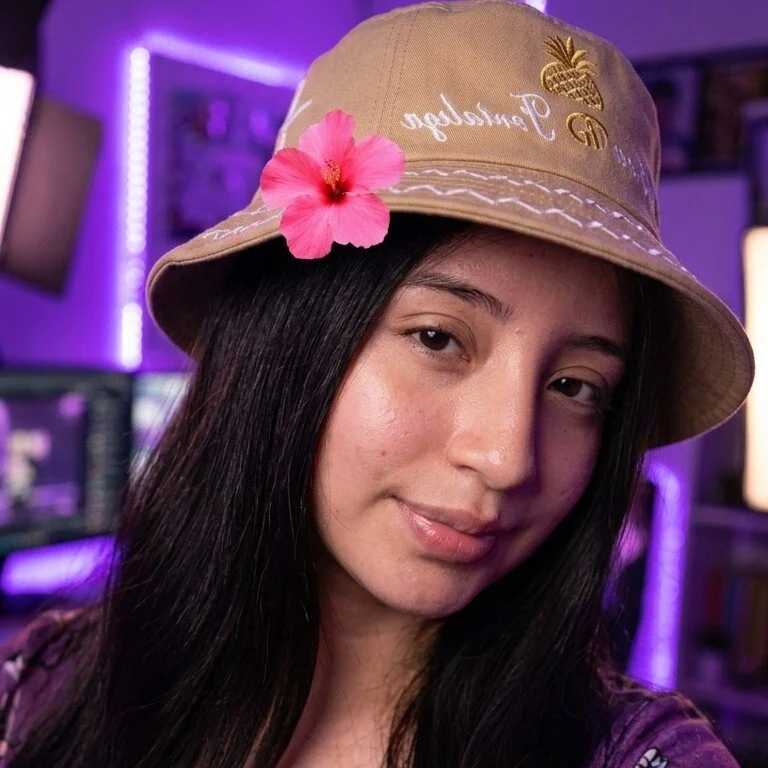 Karolinehot — FansOnlyX creator profile