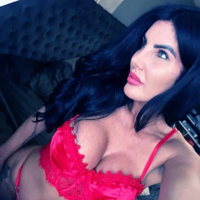 RosieBrooks — FansOnlyX creator profile