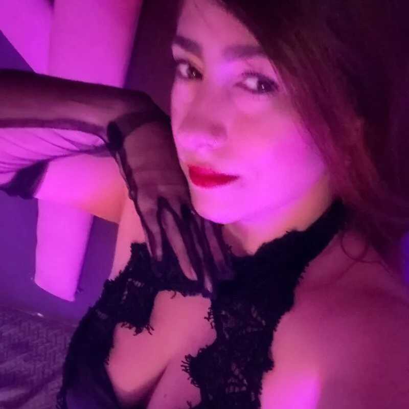 Emili_luxe — FansOnlyX creator profile