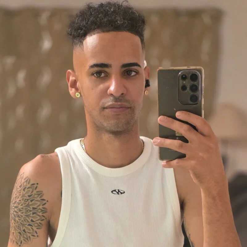 Ale0210 — FansOnlyX creator profile