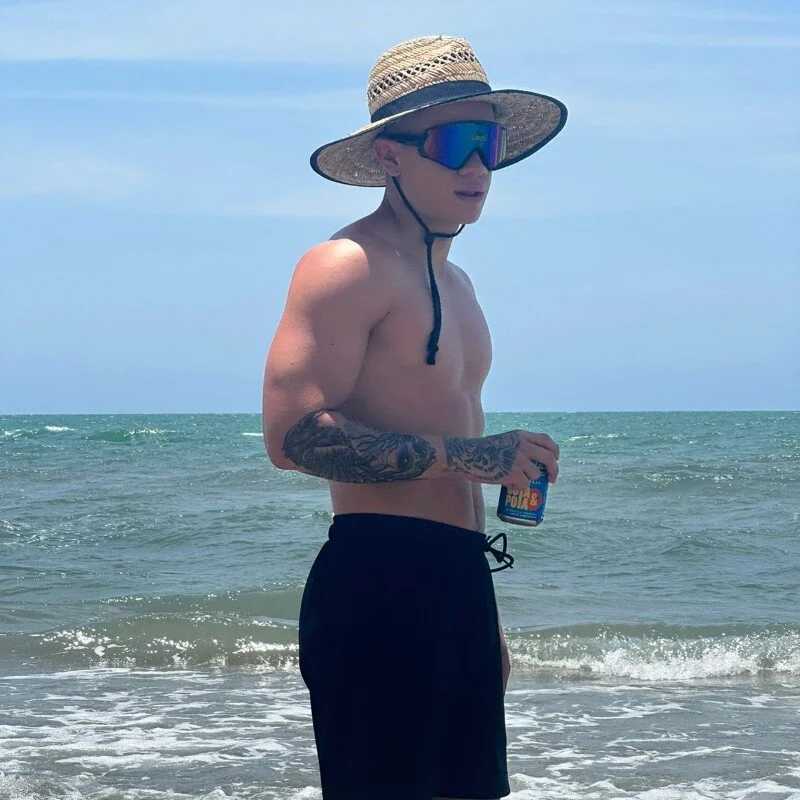 DerekOlsen — FansOnlyX creator profile