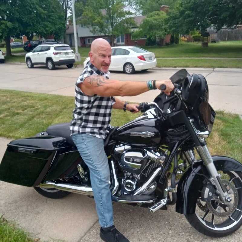 Mike_pumps — FansOnlyX creator profile