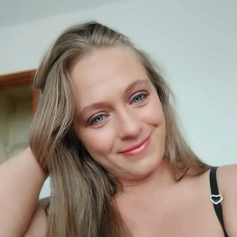 Maril_Lou — FansOnlyX creator profile