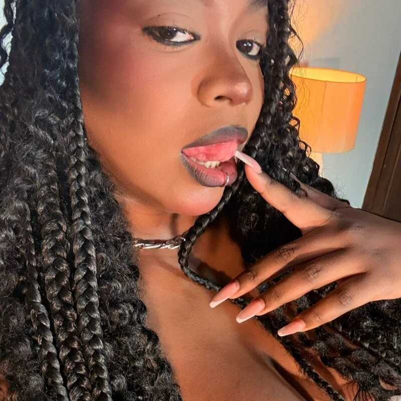 Suzannebloom — FansOnlyX creator profile