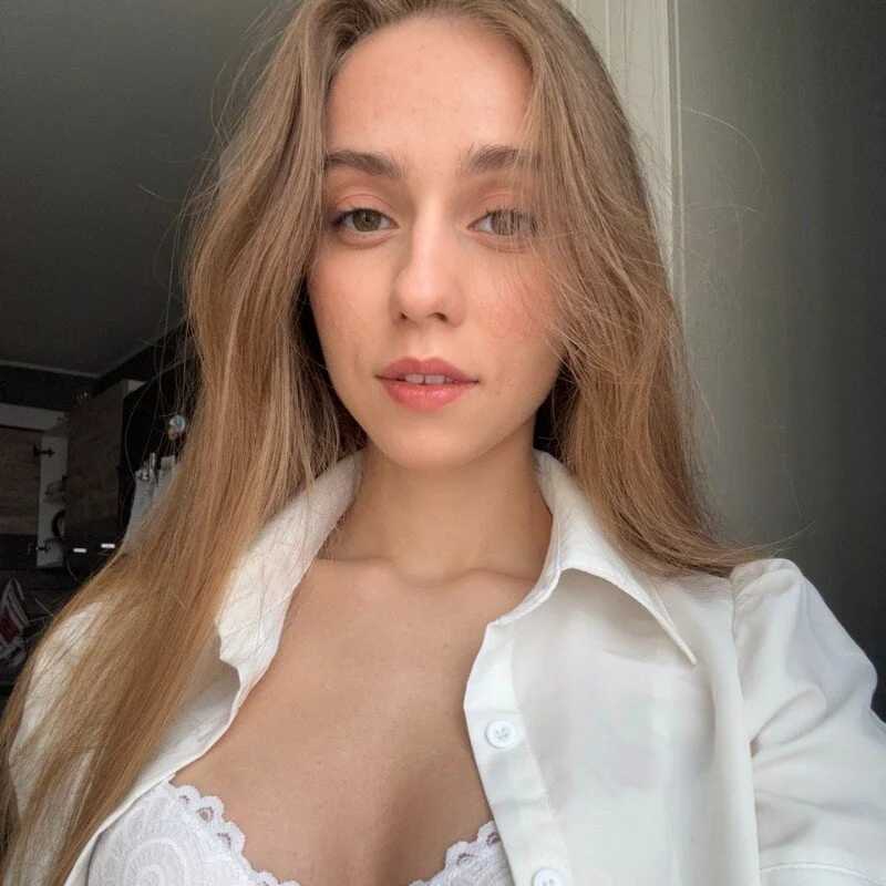 IsabellaStarglow — FansOnlyX creator profile