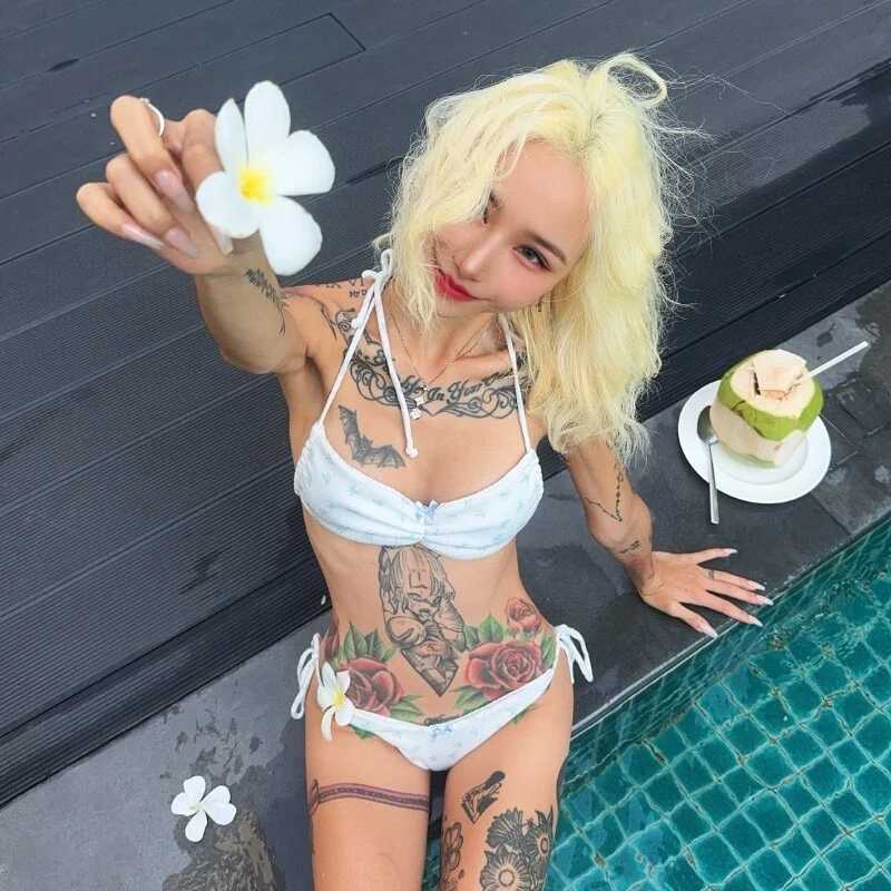 yaya-0008 — FansOnlyX creator profile