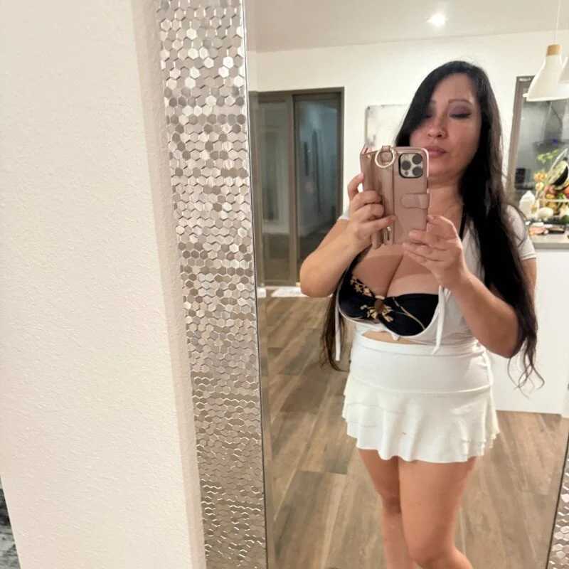 Vickiebee — FansOnlyX creator profile