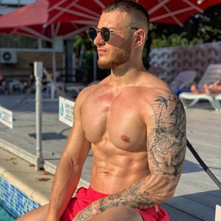 AaronMuscle — FansOnlyX creator profile