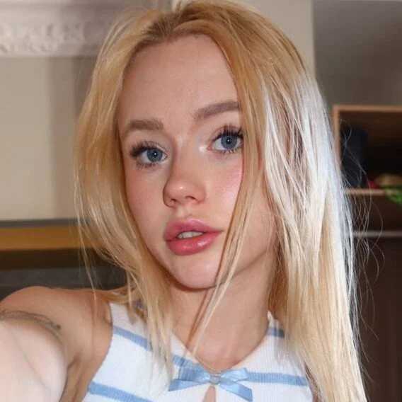 LexieLoree — FansOnlyX creator profile