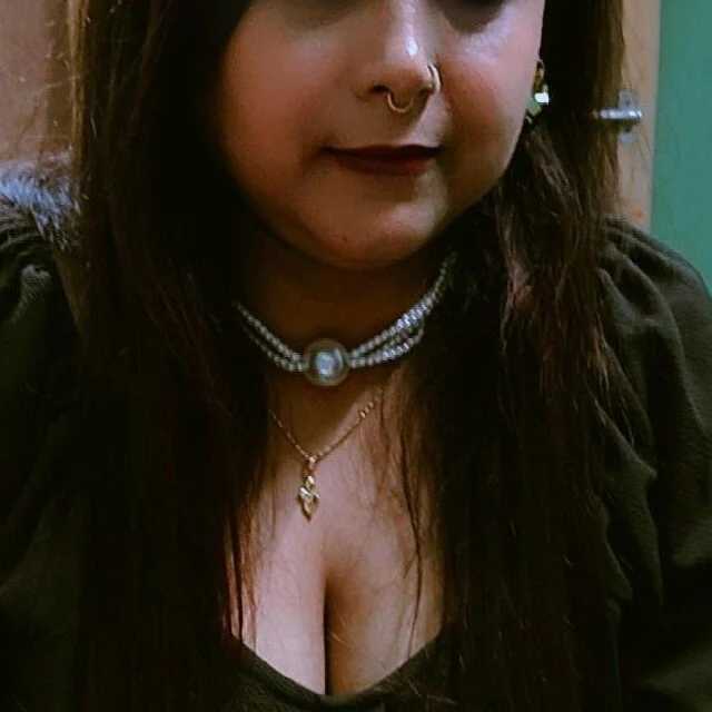 Curvy-Milf-Puja — FansOnlyX creator profile