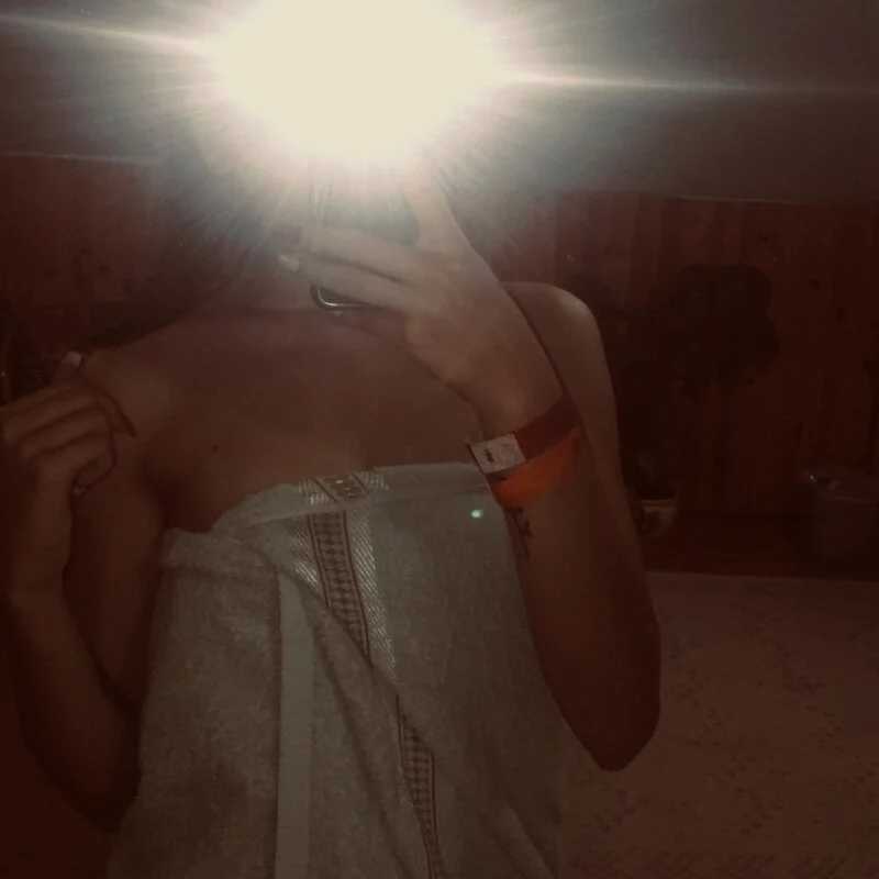EmiliaXxx2 — FansOnlyX creator profile