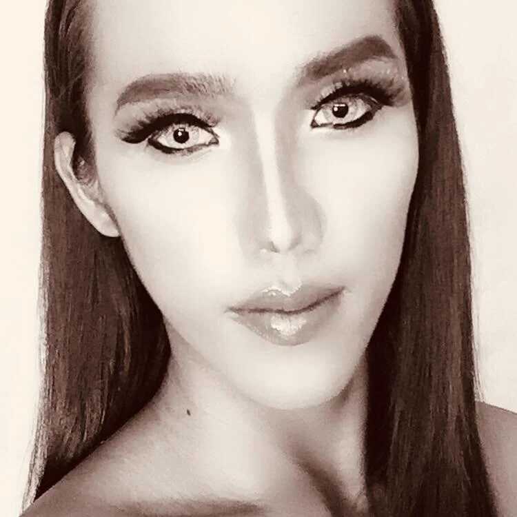 UR_TRANSNEXTDOOR69 — FansOnlyX creator profile