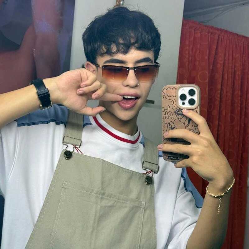 darwin_vargas — FansOnlyX creator profile