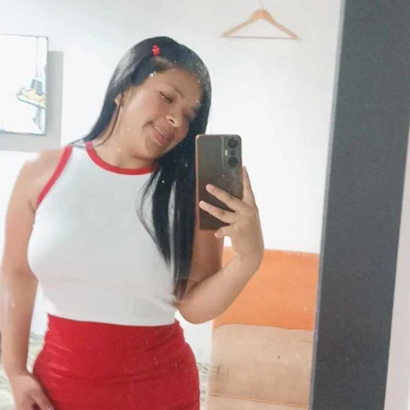 Estefi33 — FansOnlyX creator profile