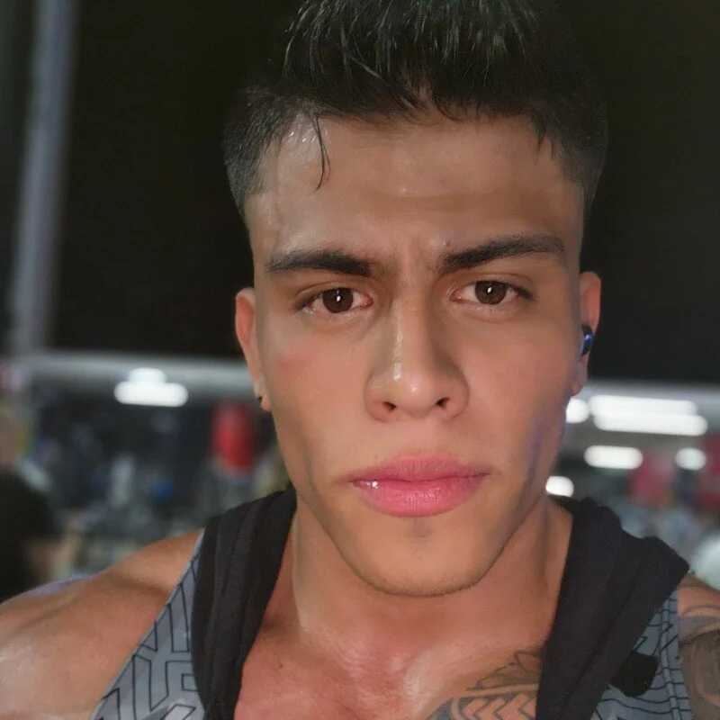 tyler_muscle1 — FansOnlyX creator profile
